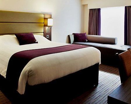 Stanwell Premier Inn Premier Inn Heathrow Airport Terminal 4 מראה חיצוני תמונה