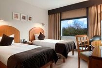 Stanwell Premier Inn Premier Inn Heathrow Airport Terminal 4 מראה חיצוני תמונה