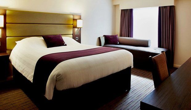 Stanwell Premier Inn Premier Inn Heathrow Airport Terminal 4 מראה חיצוני תמונה
